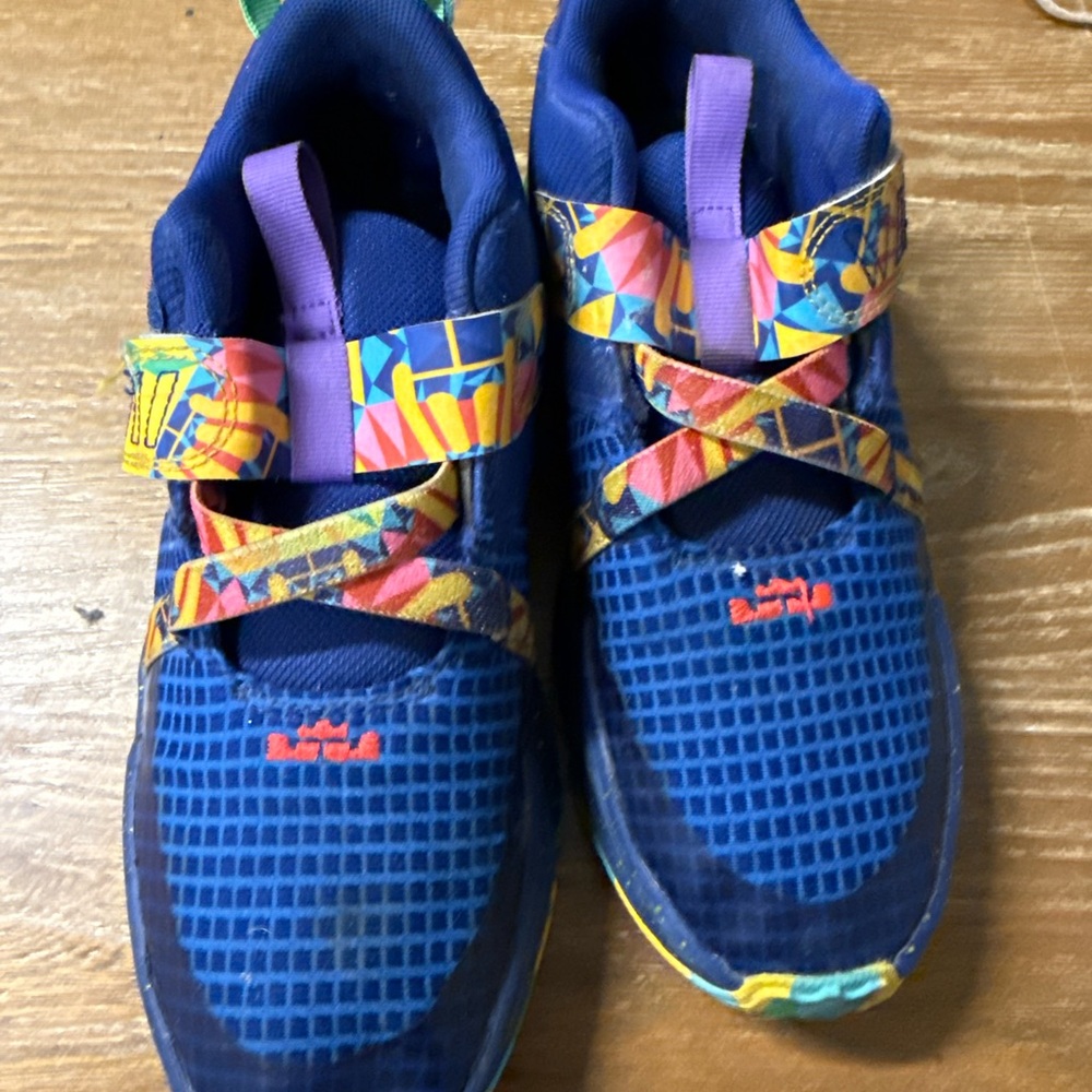 Nike LeBron witness 7 basketball shoes for youth boys